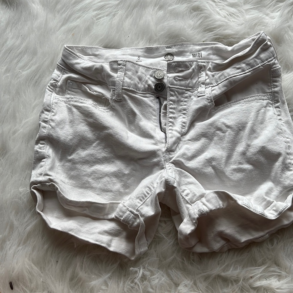 white So jean shorts, size 5